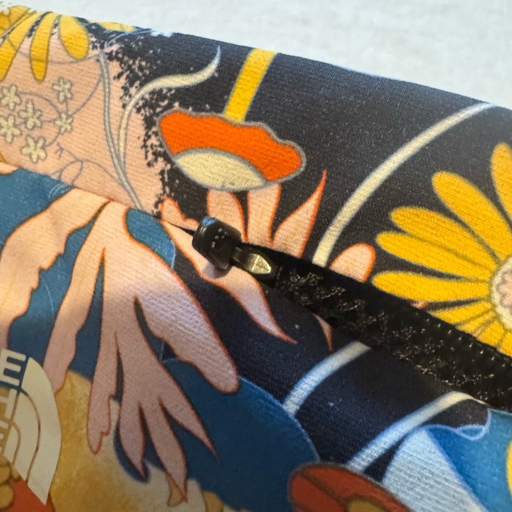 THE NORTH FACE Women Med. Hydrenaline Windwall‎ Black Pink Floral Shorts Women’s - Picture 4 of 8